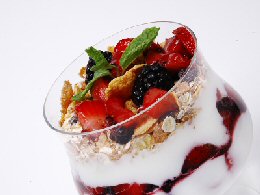 Yogurt with berries and granola